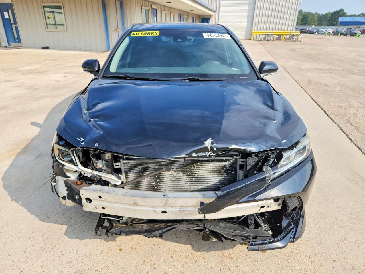 2019 TOYOTA CAMRY LE — Фото 5 из 12