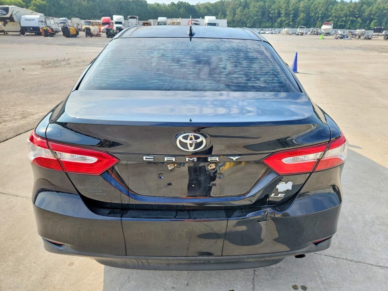 2019 TOYOTA CAMRY LE — Фото 6 из 12