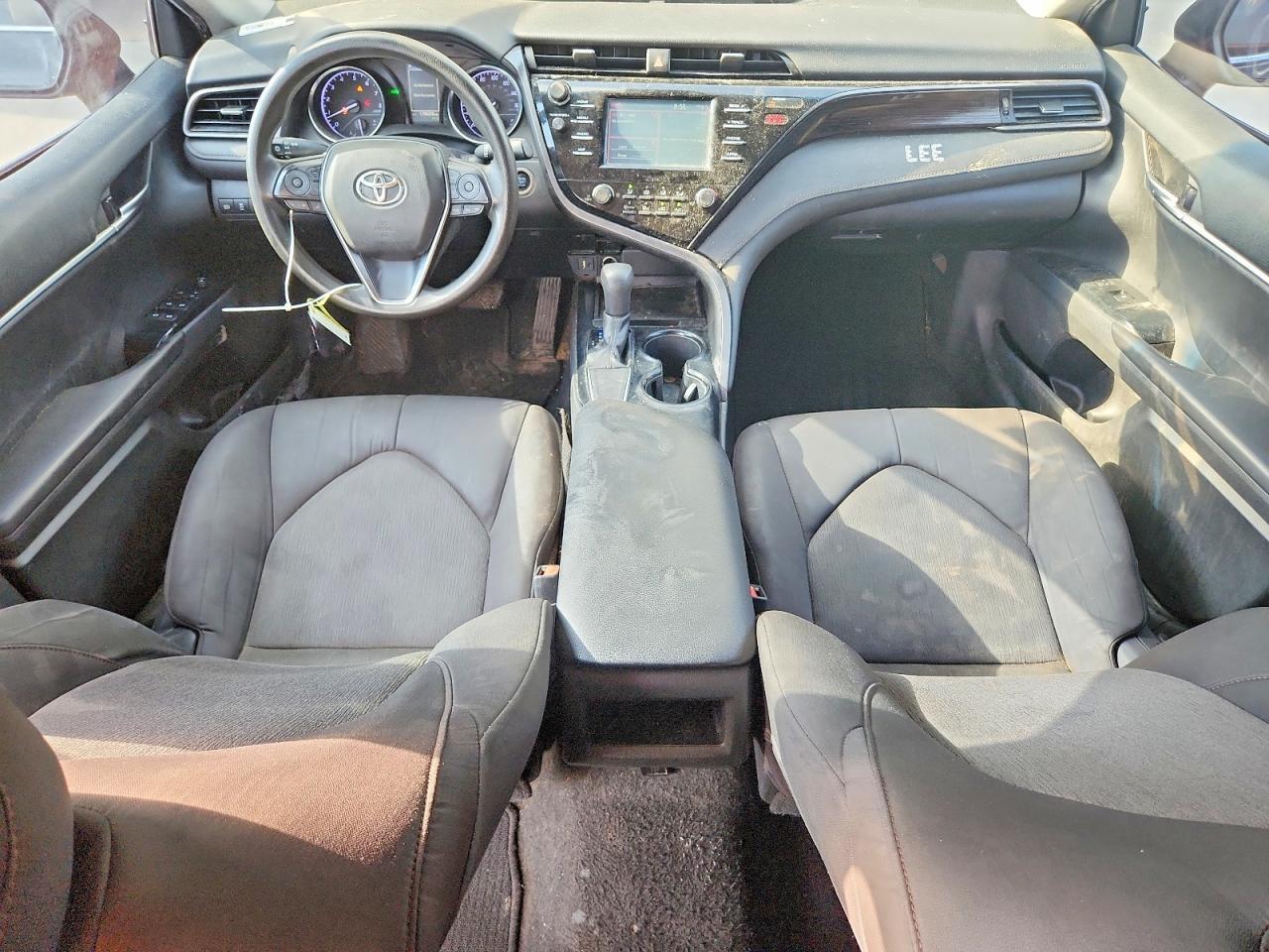 2019 TOYOTA CAMRY LE — Фото 8 из 12