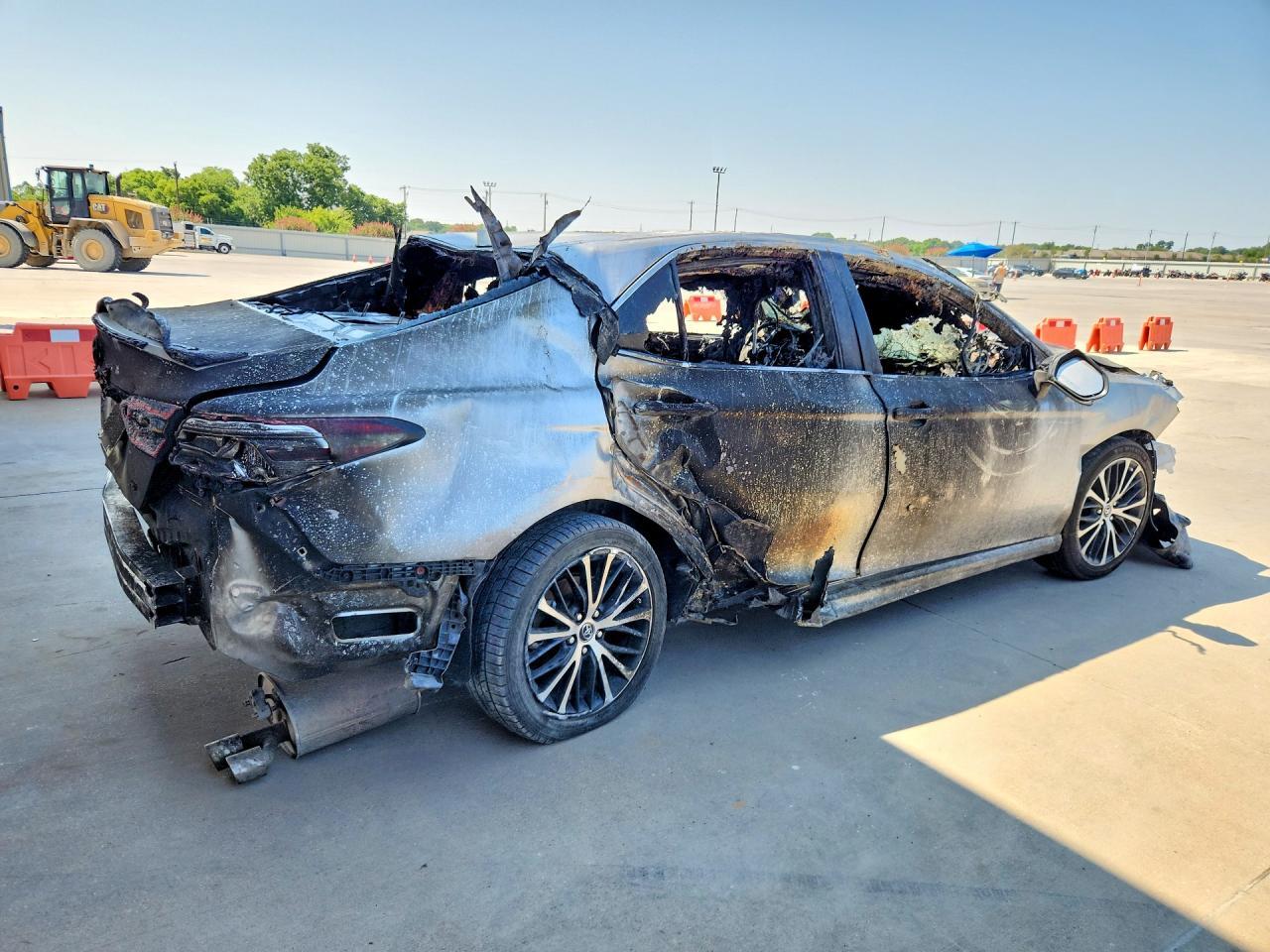 2019 TOYOTA CAMRY SE — Фото 3 из 12