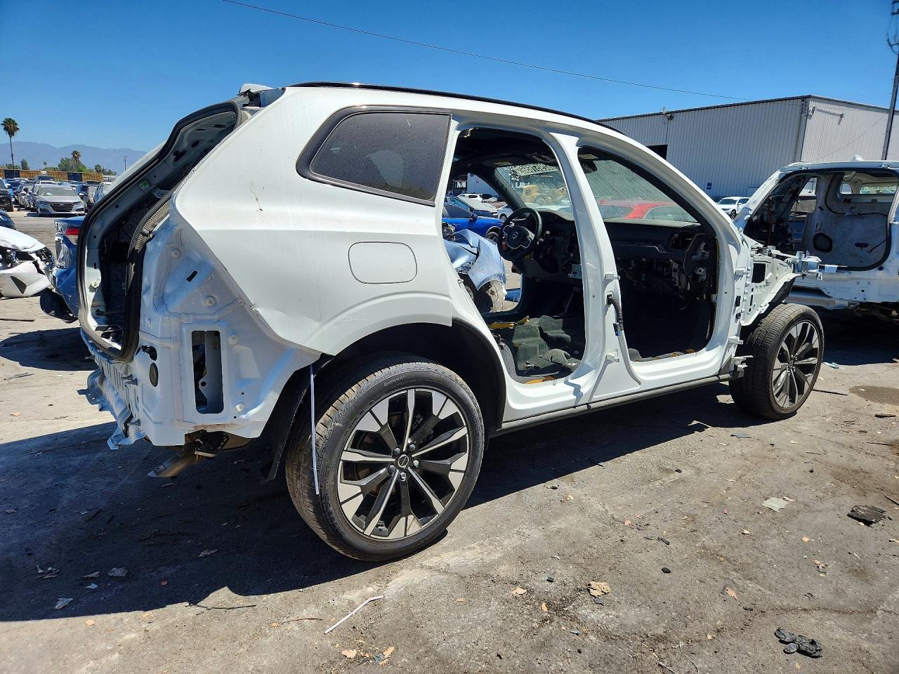 2026 VOLVO XC60 PLUS — Фото 3 из 13