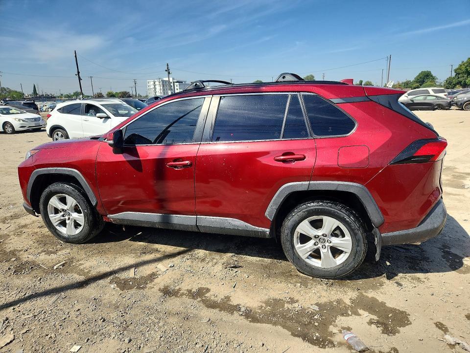 2019 TOYOTA RAV4 XLE — Фото 2 из 13