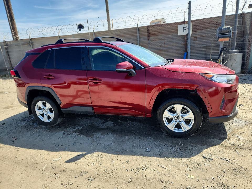 2019 TOYOTA RAV4 XLE — Фото 4 из 13