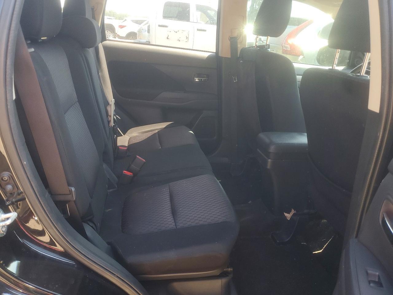 2014 MITSUBISHI OUTLANDER SE — Фото 10 из 12