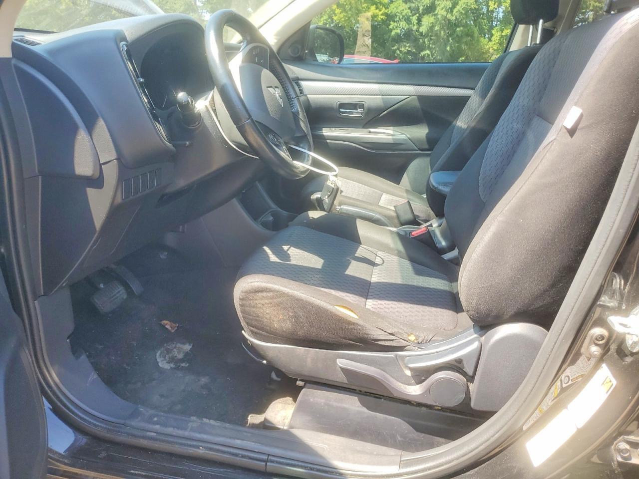 2014 MITSUBISHI OUTLANDER SE — Фото 7 из 12