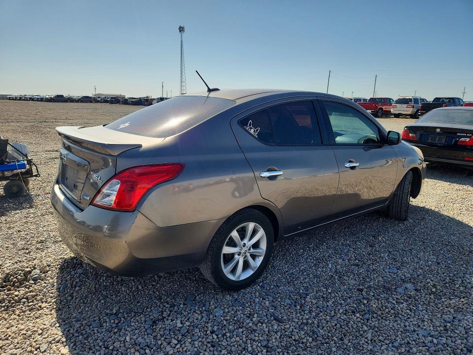 2014 NISSAN VERSA 1.6 SL — Фото 3 из 12