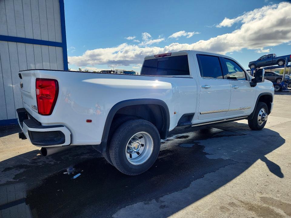 2024 CHEVROLET SILVERADO K3500 HIGH COUNTRY — Фото 3 из 12