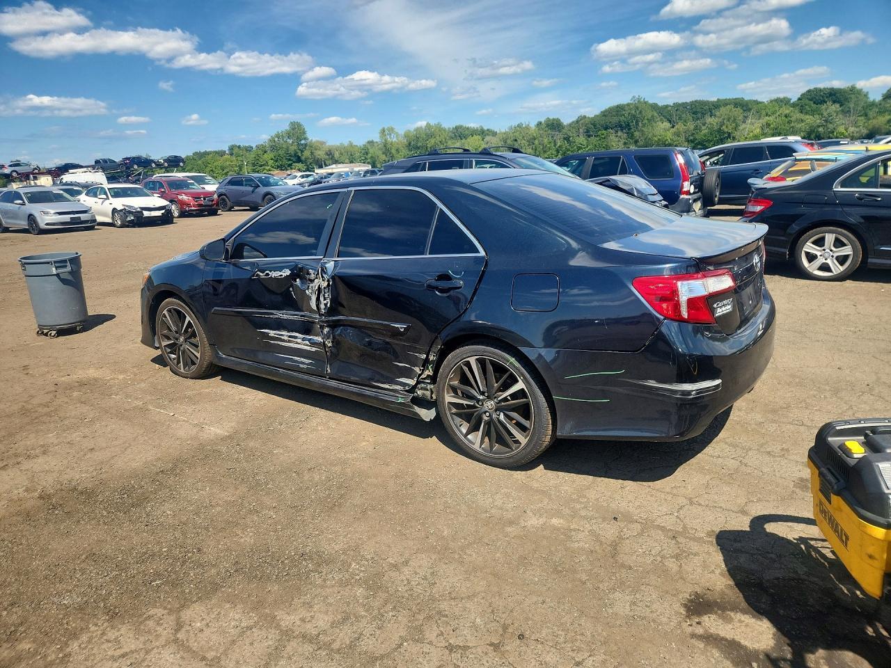 2014 TOYOTA CAMRY SE SPORT — Фото 2 из 12