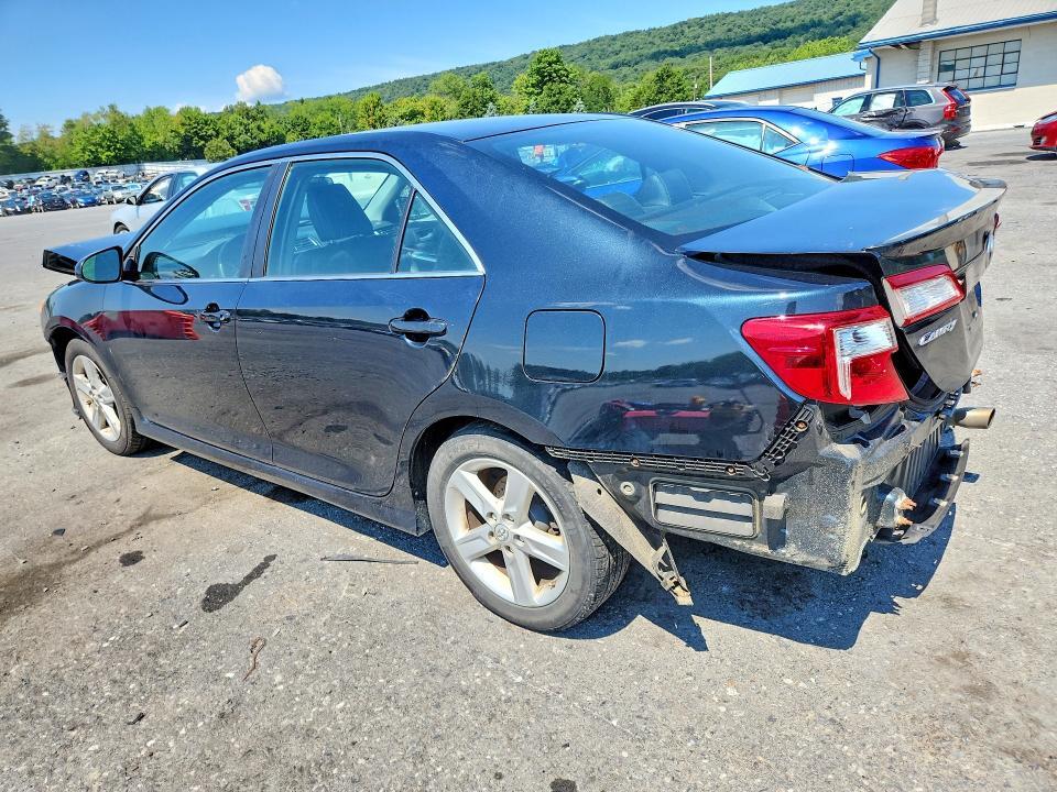 2014 TOYOTA CAMRY SE — Фото 2 из 12