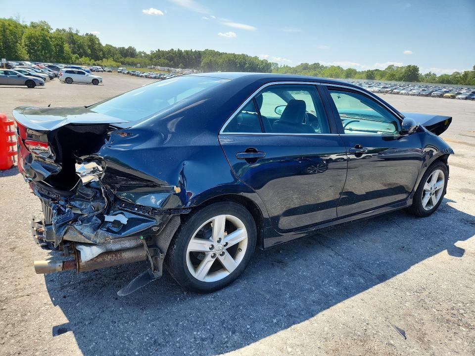 2014 TOYOTA CAMRY SE — Фото 3 из 12