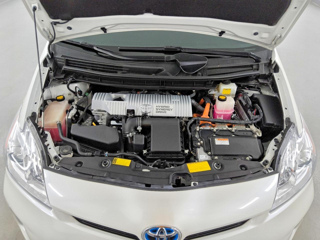 2014 TOYOTA PRIUS THREE — Фото 11 из 12