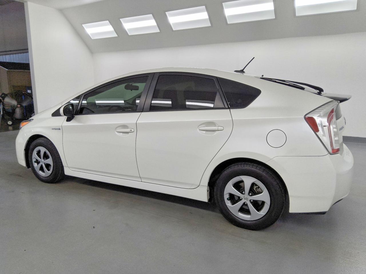 2014 TOYOTA PRIUS THREE — Фото 2 из 12