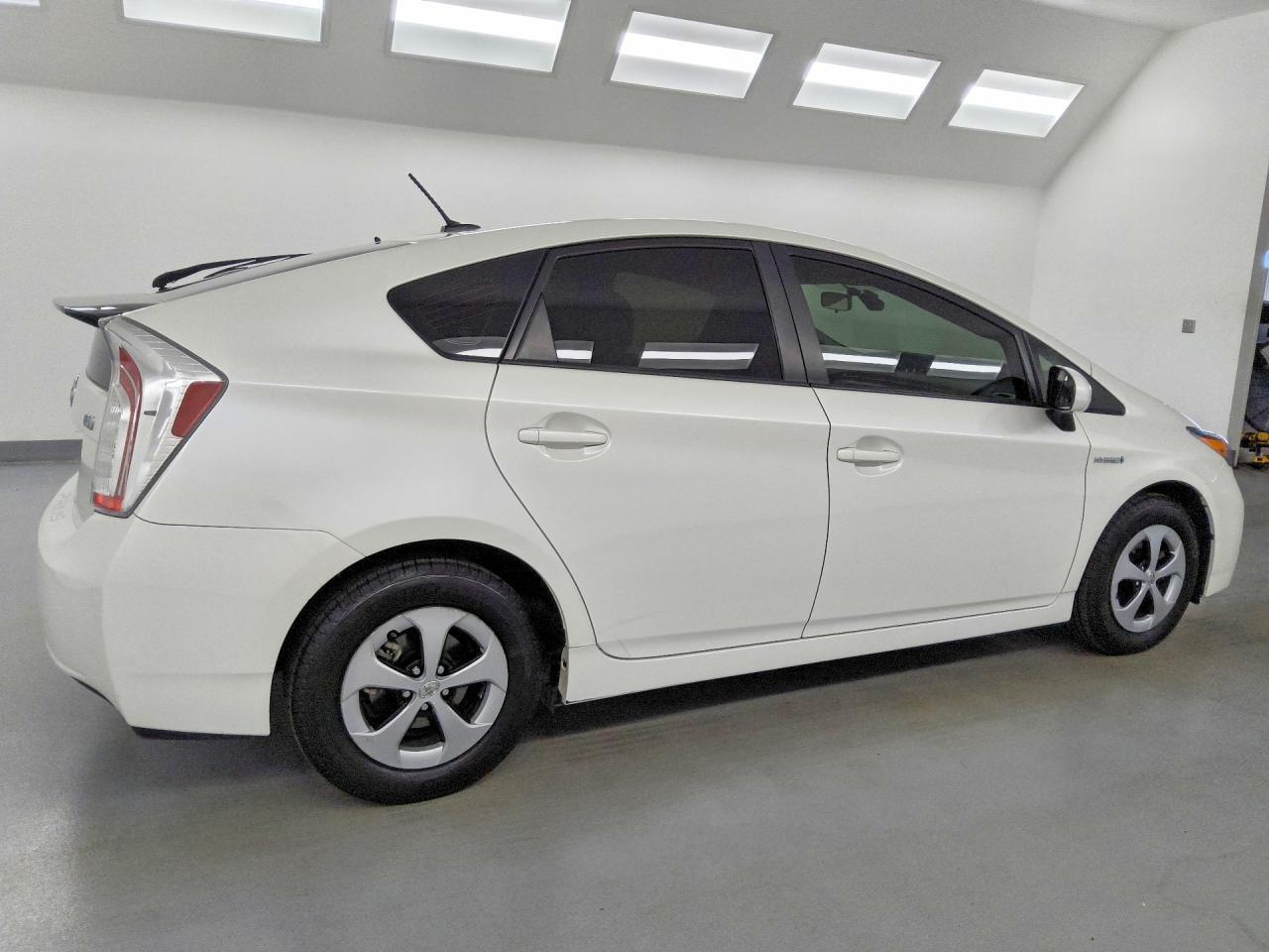 2014 TOYOTA PRIUS THREE — Фото 3 из 12