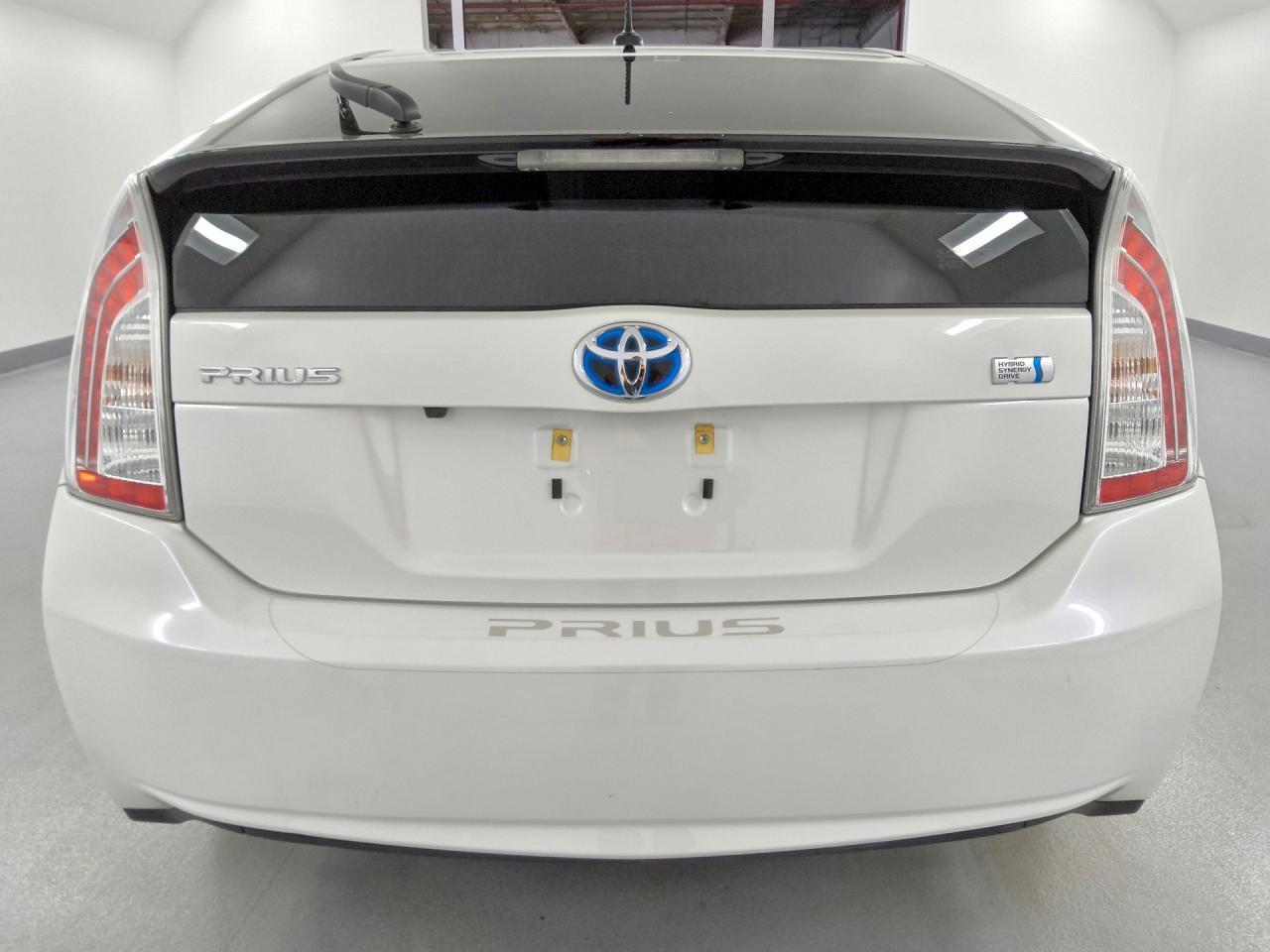 2014 TOYOTA PRIUS THREE — Фото 6 из 12