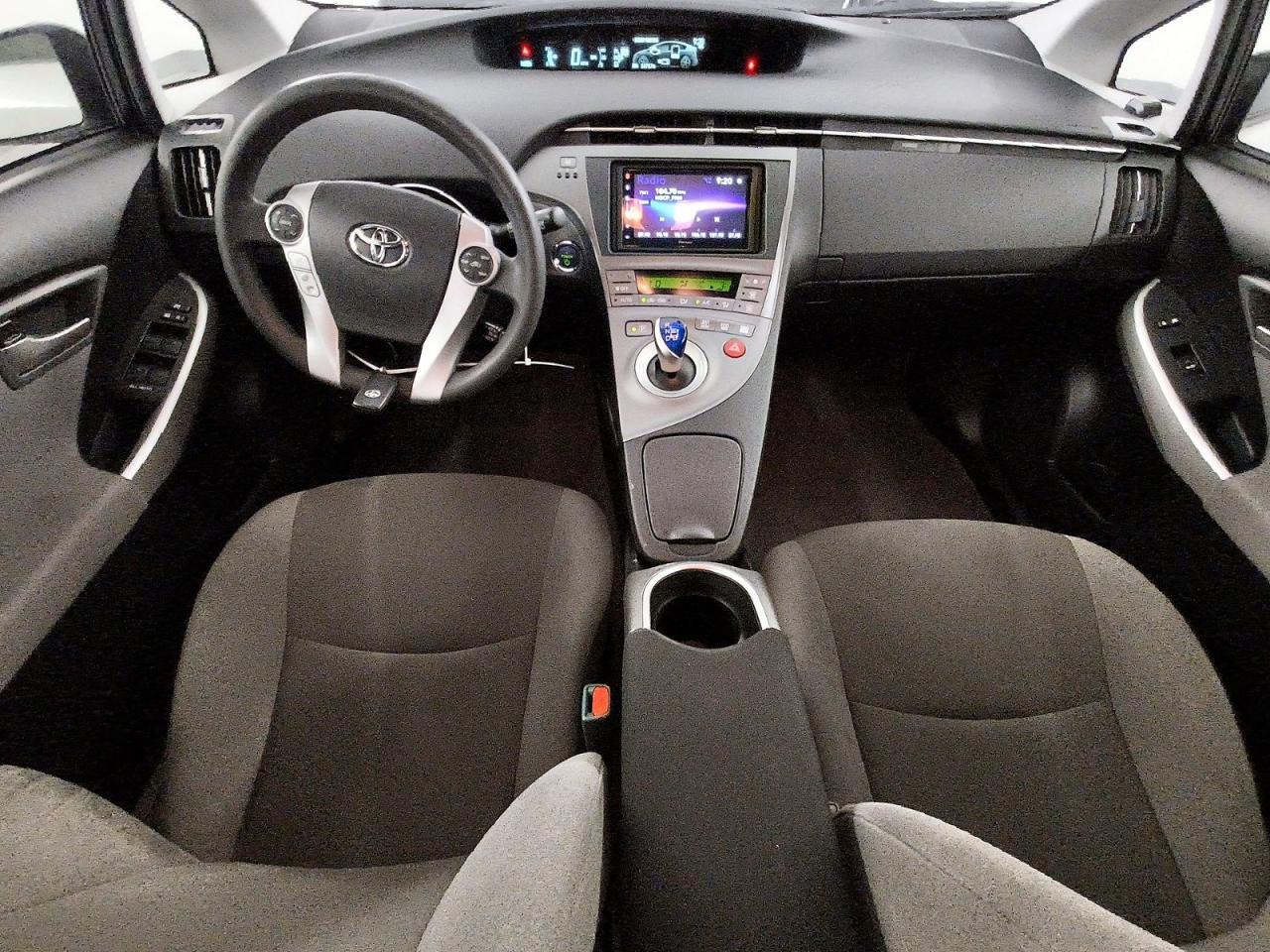 2014 TOYOTA PRIUS THREE — Фото 8 из 12