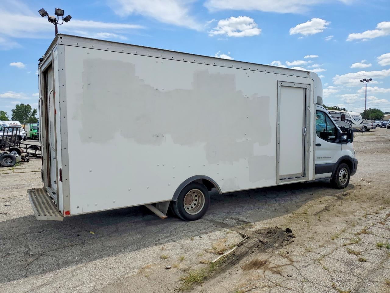 2020 FORD TRANSIT DELIVERY TRUCK — Фото 3 из 13