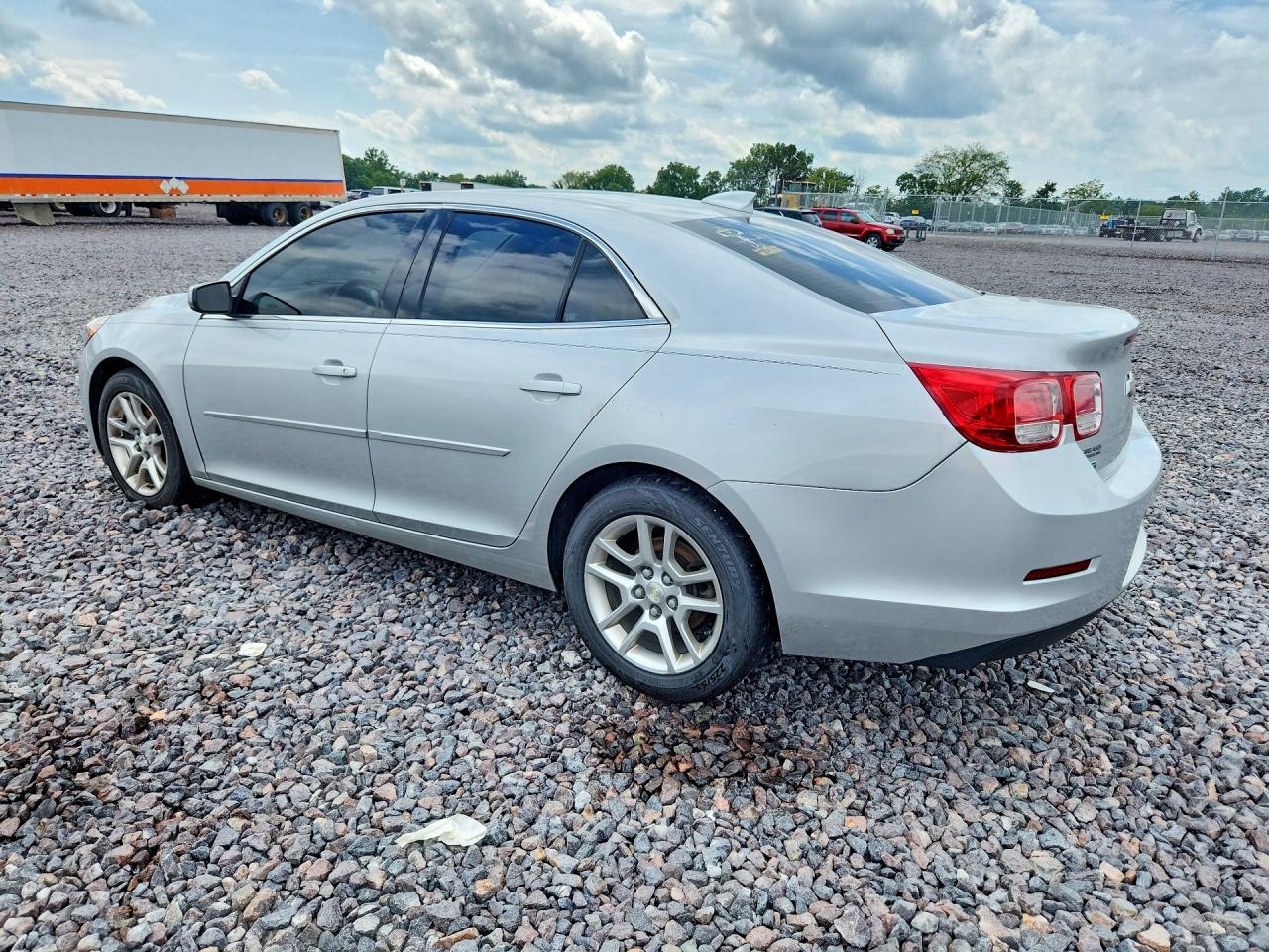 2015 CHEVROLET MALIBU 1LT — Фото 2 из 12