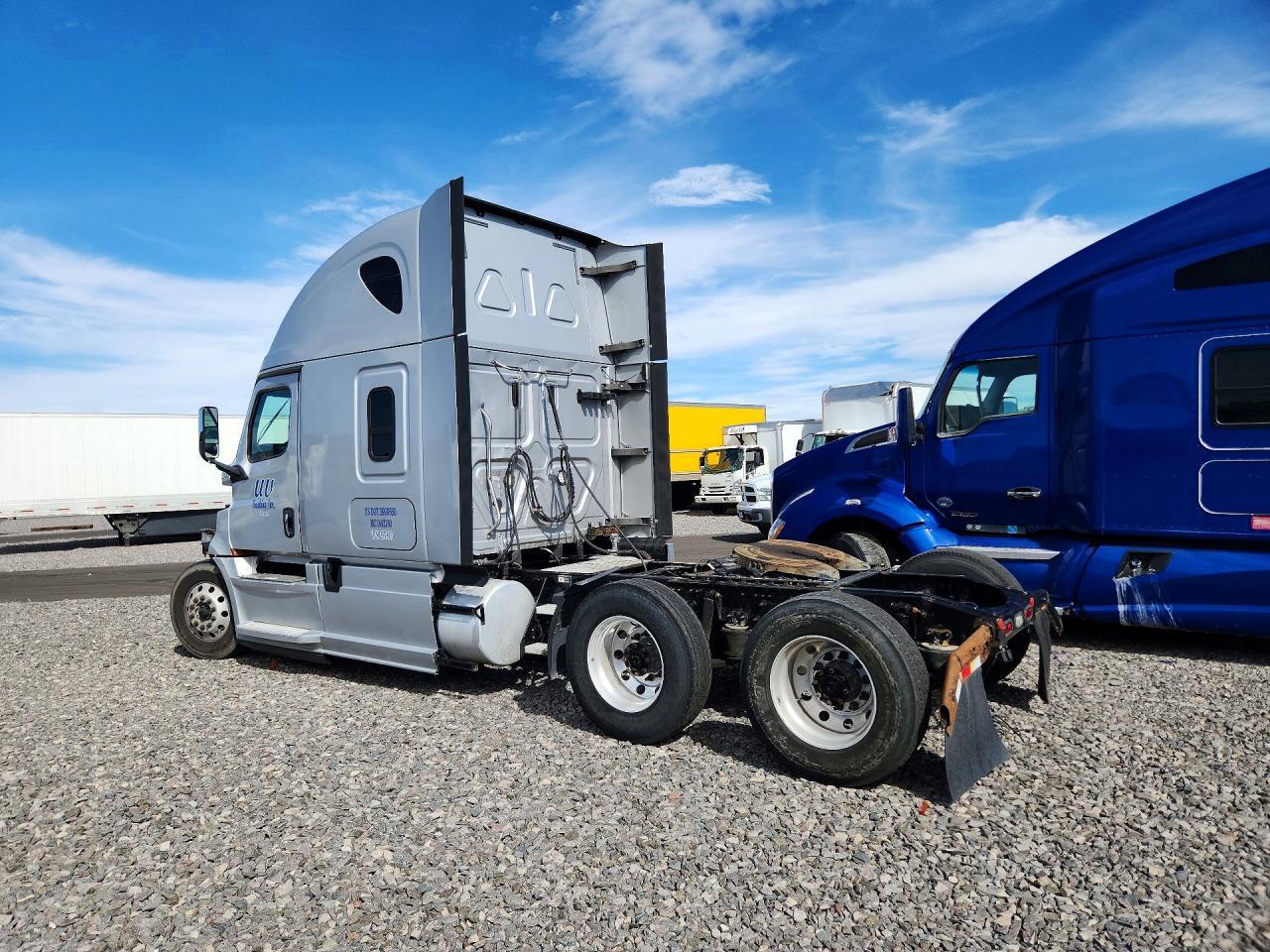 2020 FREIGHTLINER CASCADIA 1 - SEMI TRUCK — Фото 2 из 14