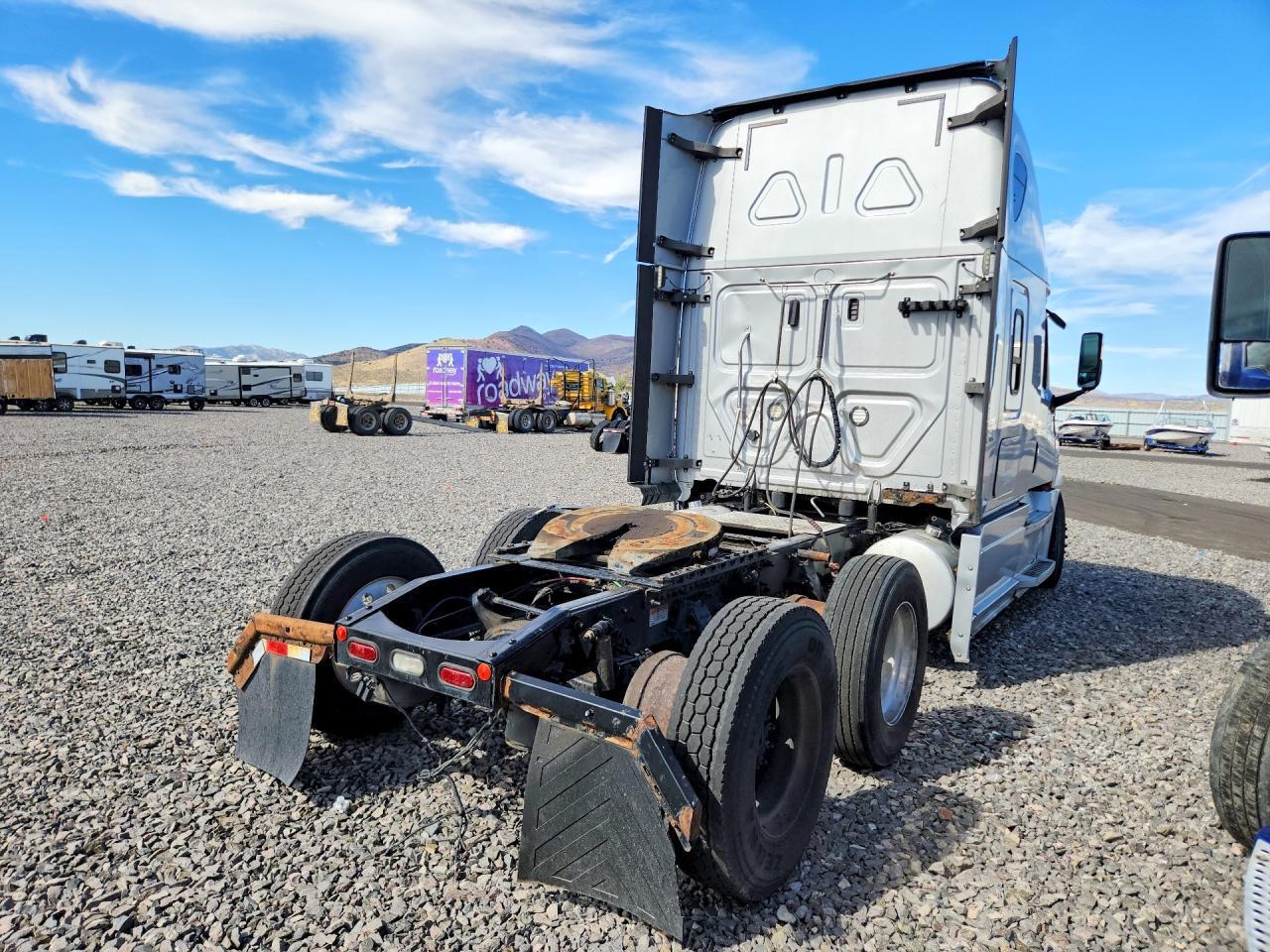 2020 FREIGHTLINER CASCADIA 1 - SEMI TRUCK — Фото 3 из 14