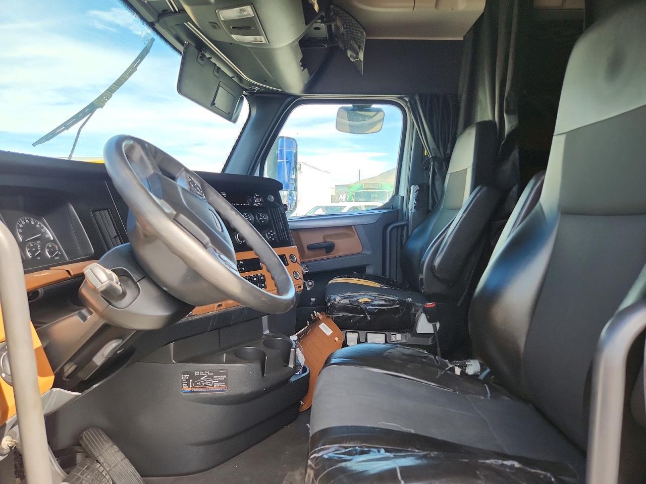 2020 FREIGHTLINER CASCADIA 1 - SEMI TRUCK — Фото 7 из 14