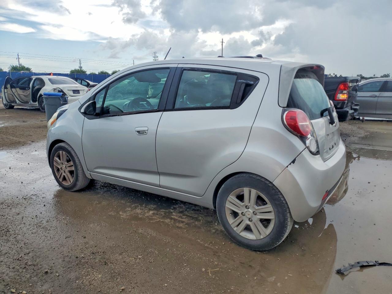 KL8CD6S96FC724615 2015 CHEVROLET SPARK photo no. 2