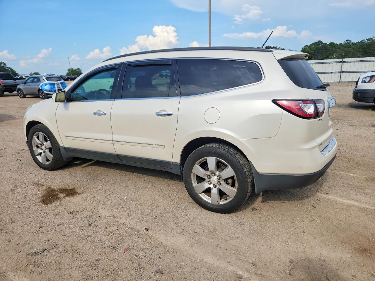 2015 CHEVROLET TRAVERSE LTZ — Фото 2 из 13