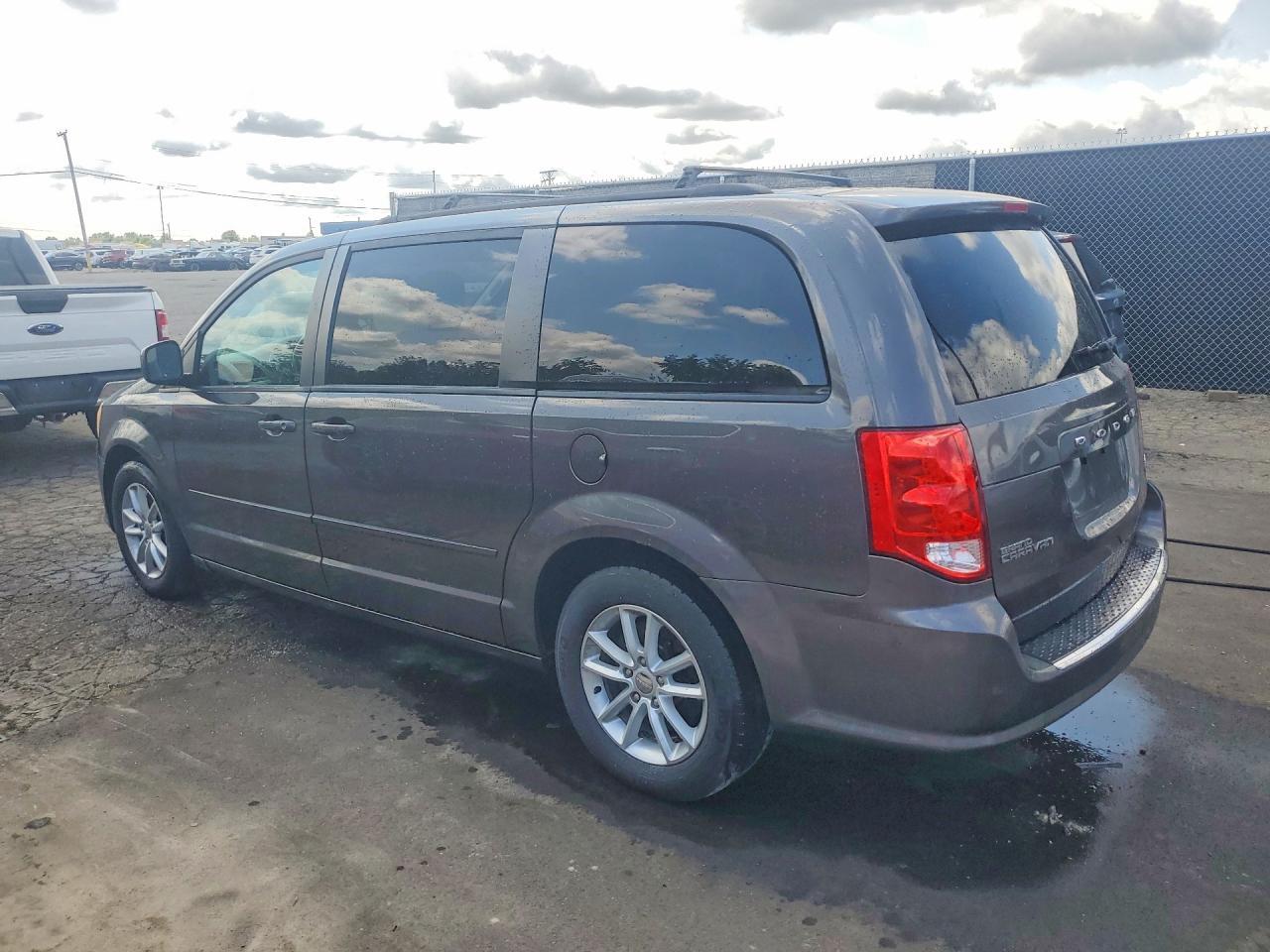 2015 DODGE GRAND CARAVAN SXT — Фото 2 из 13