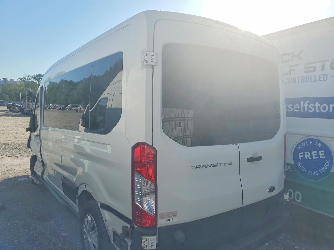 2015 FORD TRANSIT T-250 — Фото 2 из 13
