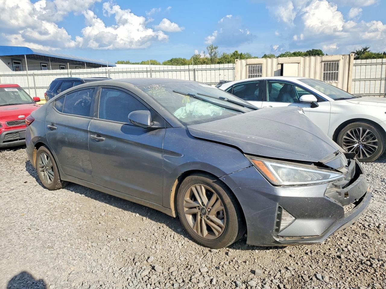 2020 HYUNDAI ELANTRA SEL — Фото 4 из 12