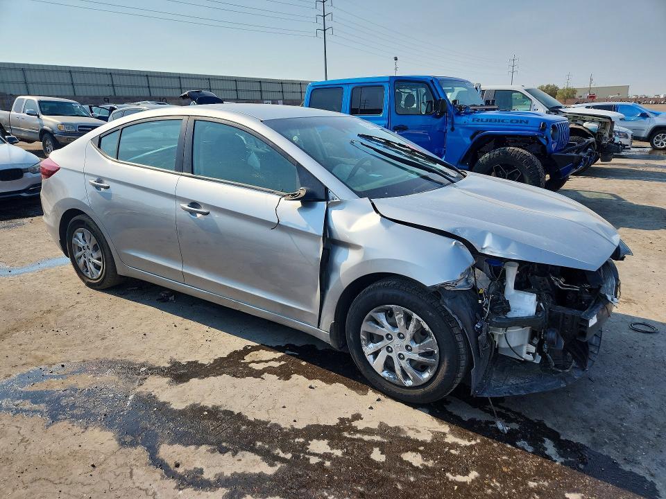 2020 HYUNDAI ELANTRA SE — Фото 4 из 13
