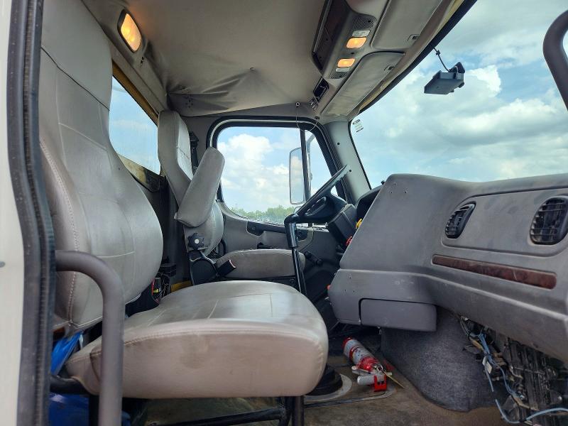 2015 FREIGHTLINER BUSINESS CLASS M2 SEMI TRUCK — Фото 10 из 12