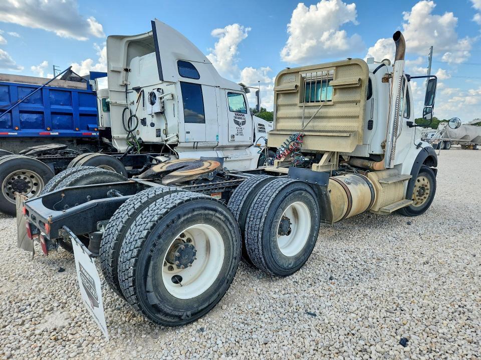 2015 FREIGHTLINER BUSINESS CLASS M2 SEMI TRUCK — Фото 3 из 12