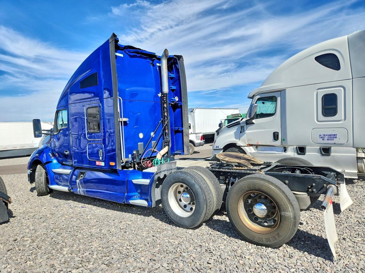 2020 KENWORTH CONSTRUCTI - SEMI TRUCK — Фото 2 из 14
