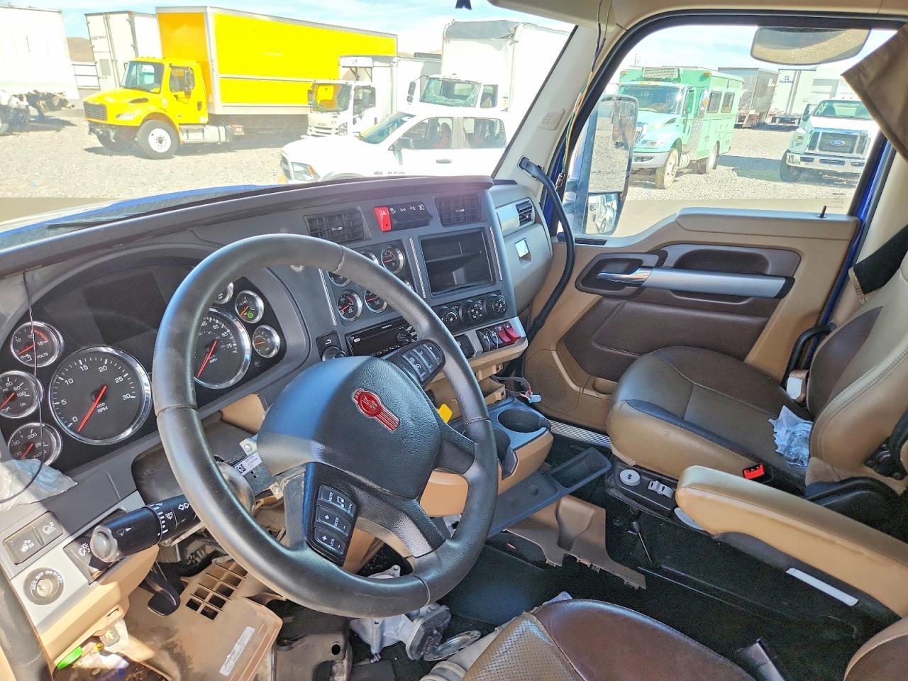 2020 KENWORTH CONSTRUCTI - SEMI TRUCK — Фото 8 из 14