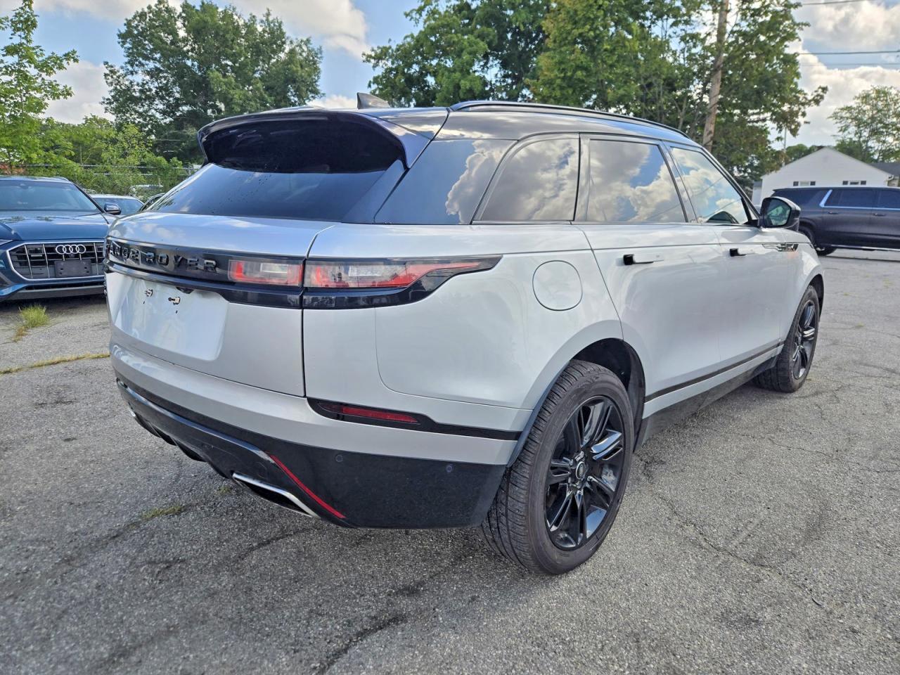 2020 LAND ROVER RANGE ROVER VELAR R-DYNAMIC S — Фото 4 из 10