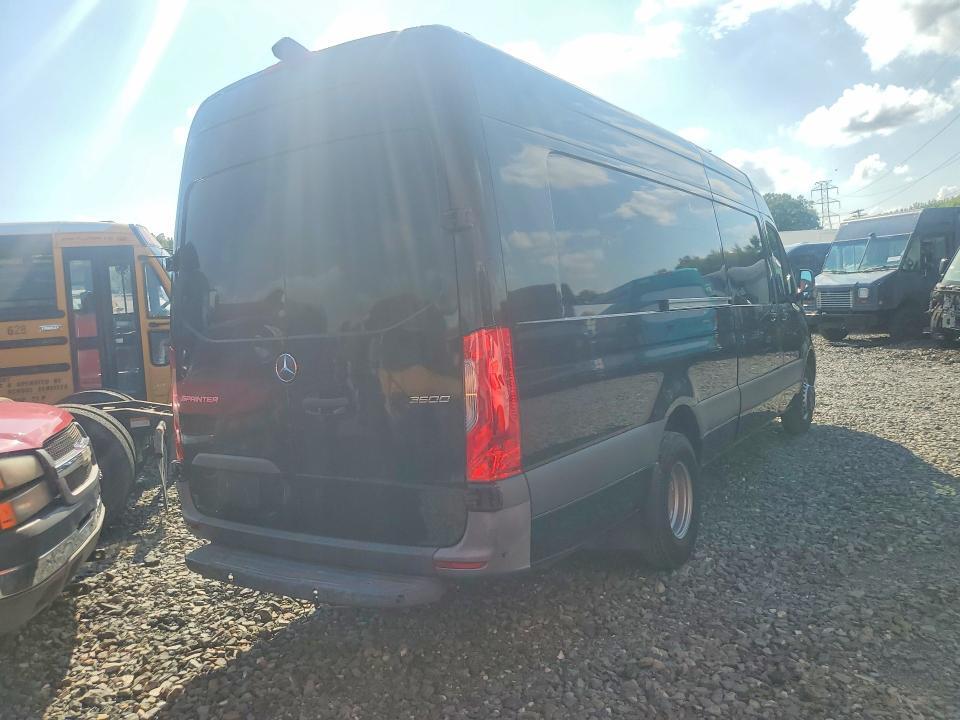 2020 MERCEDES-BENZ SPRINTER 3500 DELIVERY VAN — Фото 3 из 13