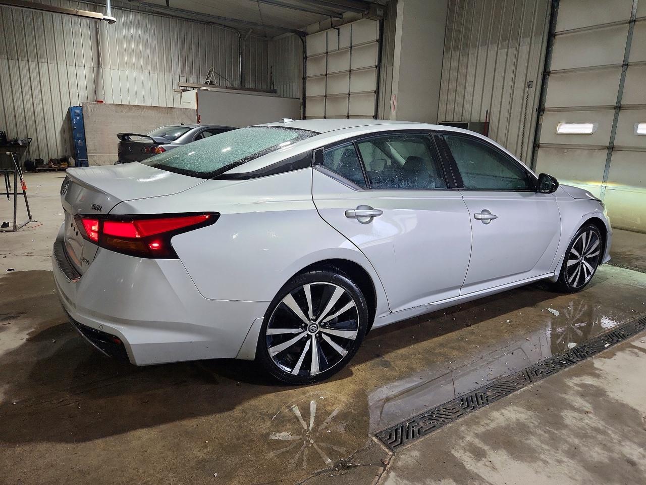 2020 NISSAN ALTIMA SR — Фото 3 из 12