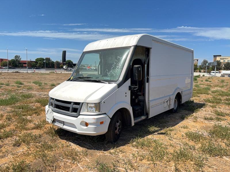 2015 ISUZU NPR — Фото 2 из 10