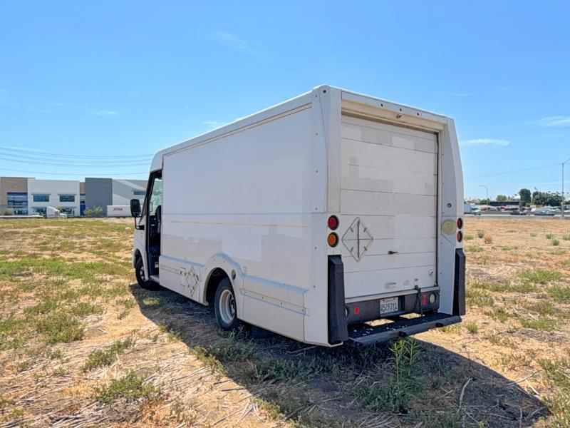 2015 ISUZU NPR — Фото 3 из 10