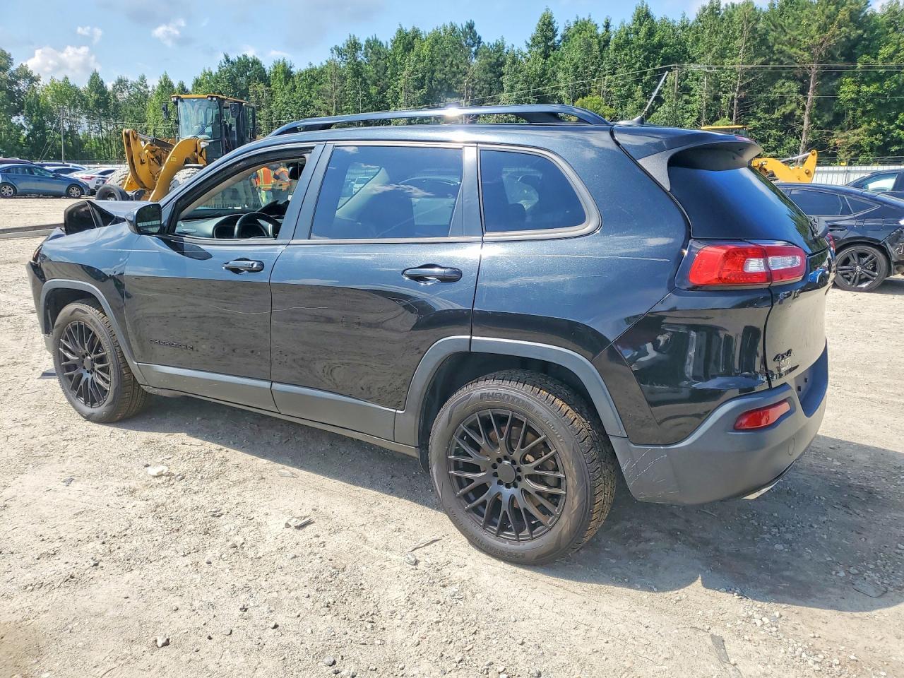 1C4PJMCS7FW755930 2015 JEEP CHEROKEE photo no. 2