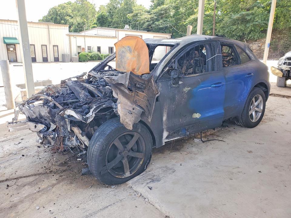 2020 PORSCHE MACAN WP1AA2A50LLB00611