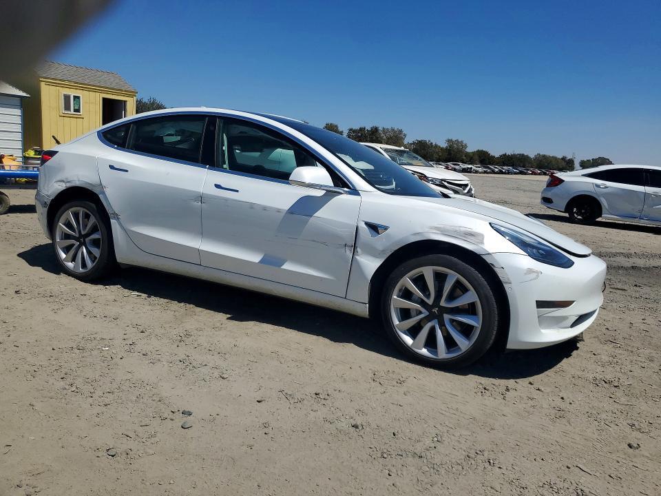 2020 TESLA MODEL 3 — Фото 4 из 12