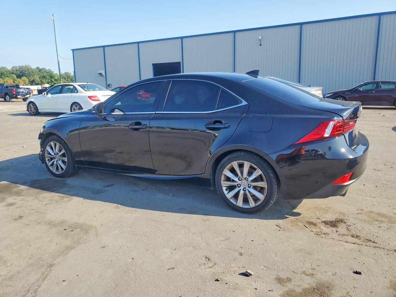 2015 LEXUS IS 250 — Фото 2 из 13