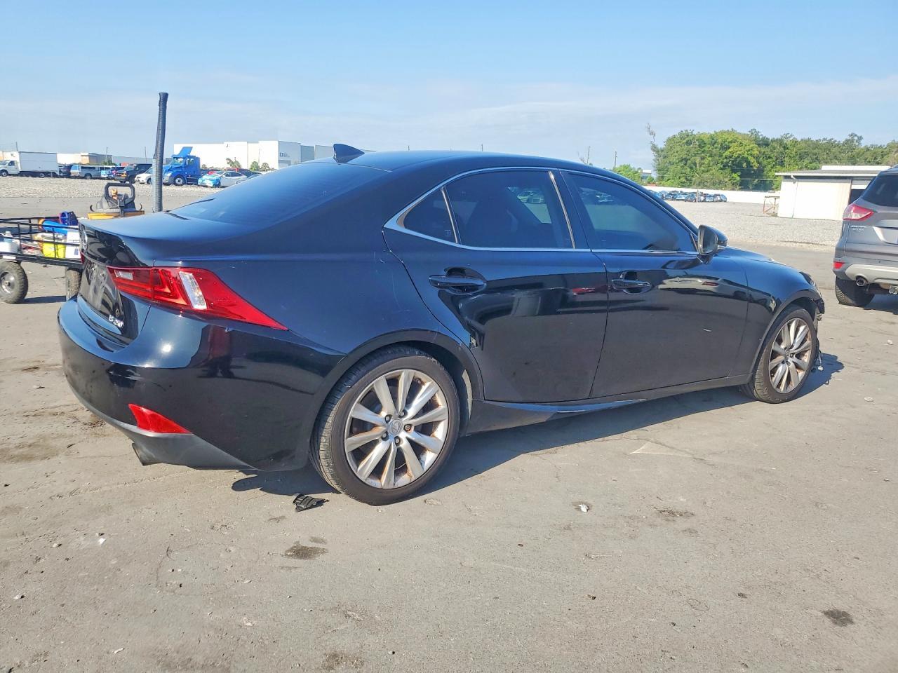 2015 LEXUS IS 250 — Фото 3 из 13