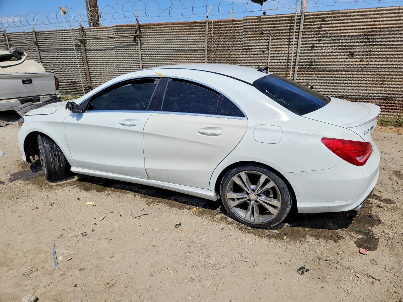 2015 MERCEDES-BENZ CLA 250 — Фото 2 из 12