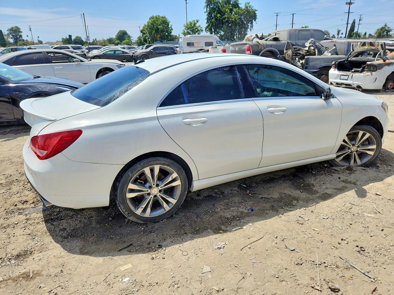 2015 MERCEDES-BENZ CLA 250 — Фото 3 из 12
