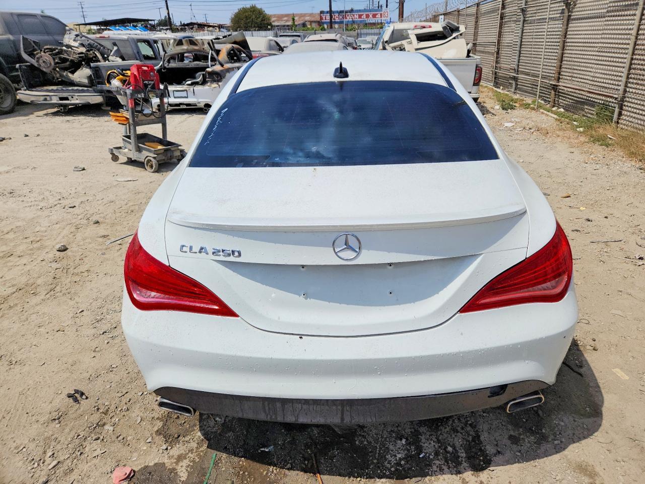 2015 MERCEDES-BENZ CLA 250 — Фото 6 из 12