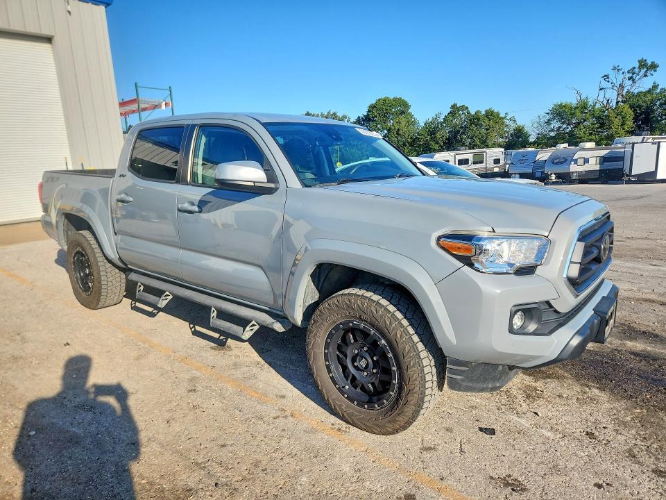 2020 TOYOTA TACOMA SR5 V6 — Фото 4 из 12