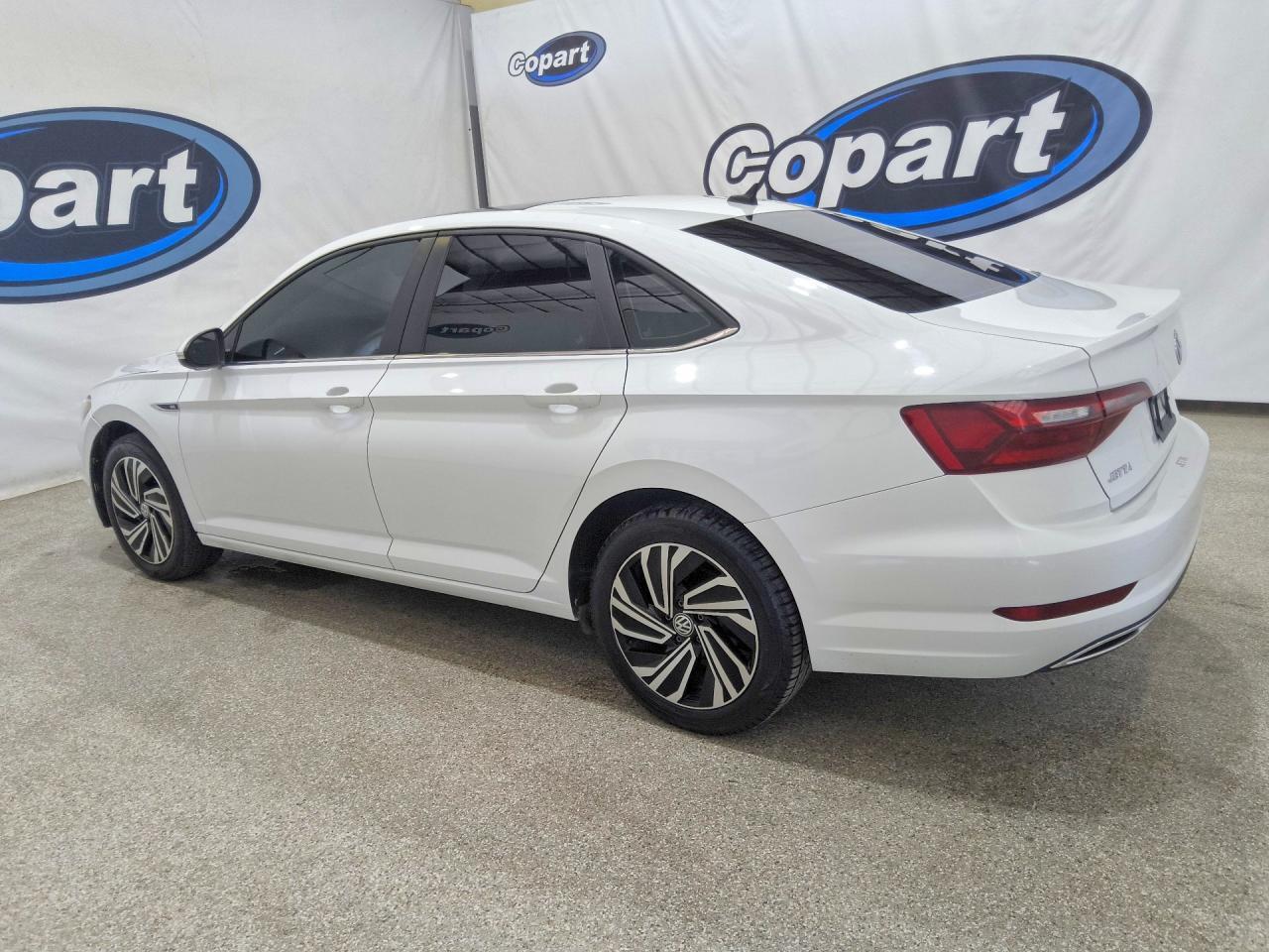 2020 VOLKSWAGEN JETTA SEL PREMIUM — Фото 2 из 12