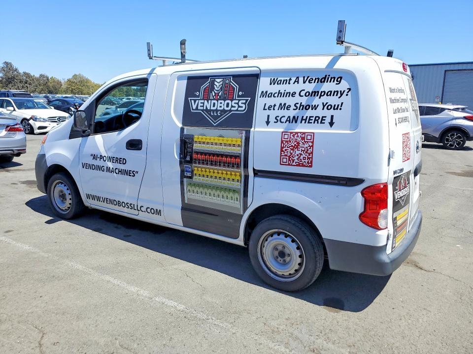 2015 NISSAN NV200 SV — Фото 2 из 13